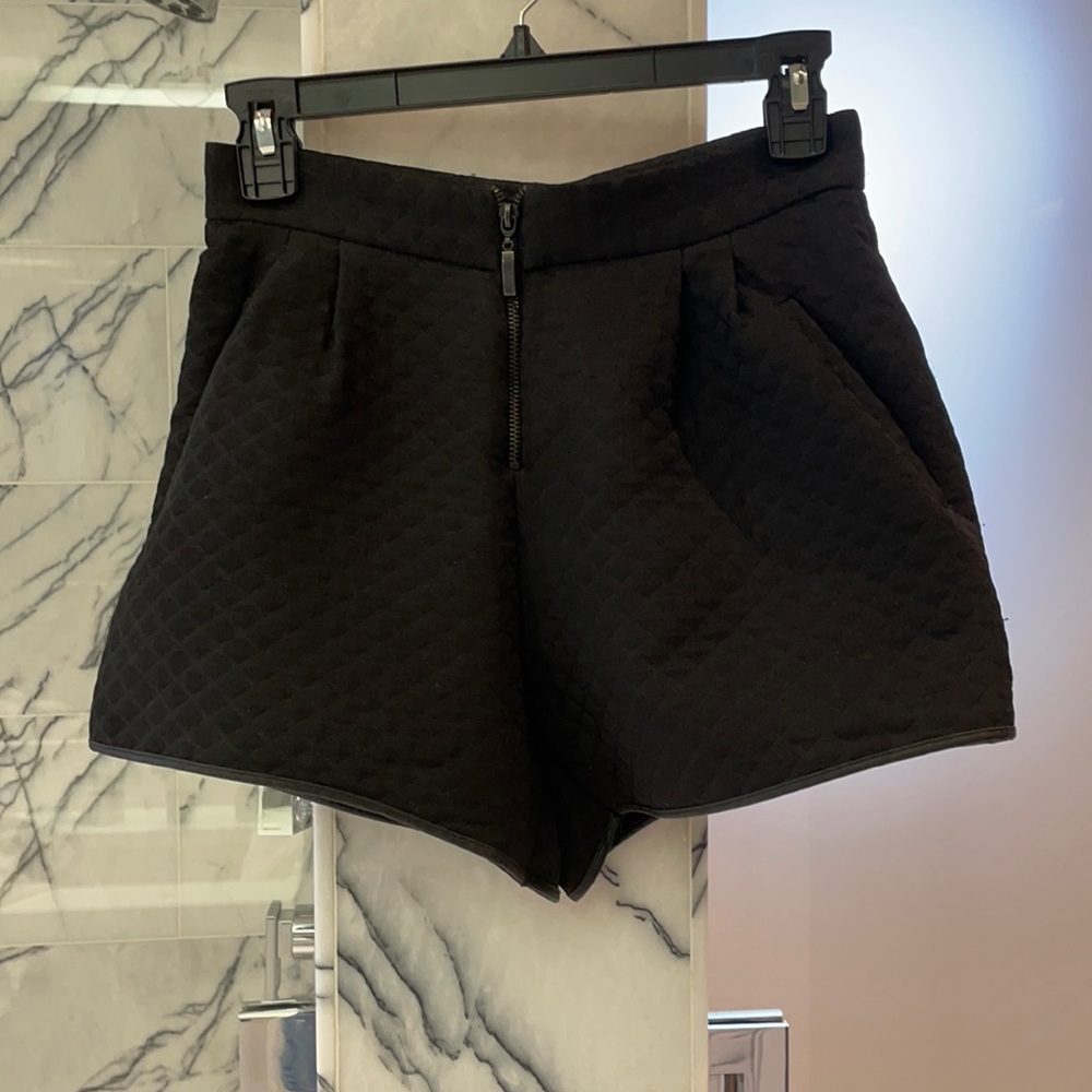 ZARA  black quilted zip up shorts size xs